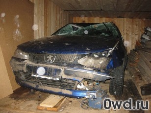 Битый автомобиль Peugeot 406