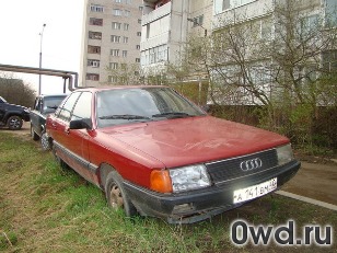 Битый автомобиль Audi 100