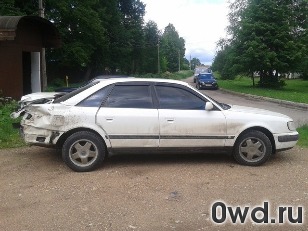 Битый автомобиль Audi 100