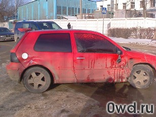 Битый автомобиль Volkswagen Golf